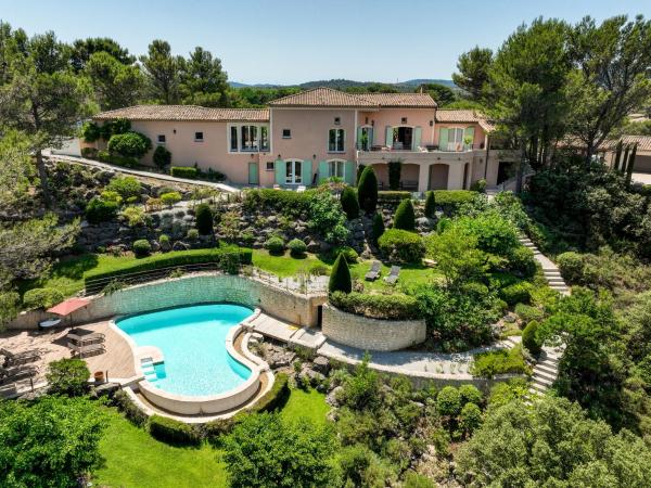 La Villa KEF - Domaine & Golf de Pont Royal, Забронировать  Отели Буш-дю-Рон с парковкой, Парковка