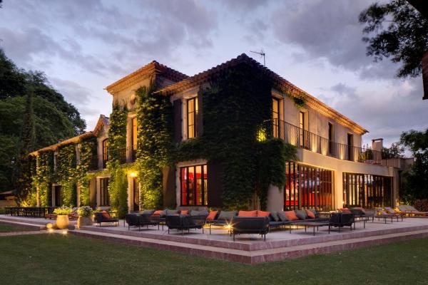 La Jasso Hôtel, Maison de Famille, Забронировать  Отели Каркассон с бассейном, Бассейн