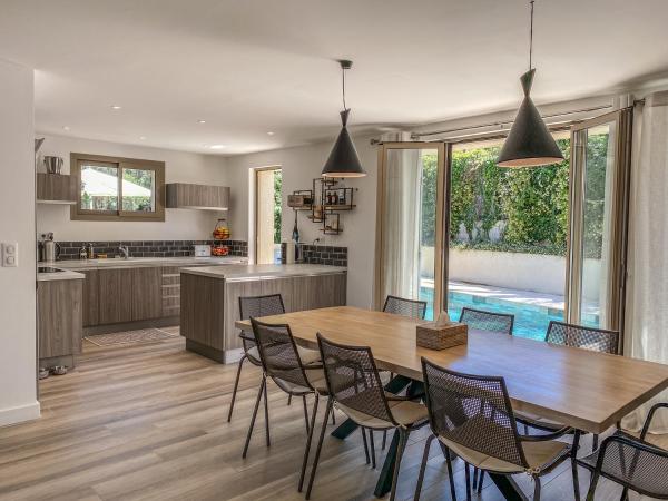 NEW Sea View Villa - 10 people with pool, Забронировать  Сен-Тропе Сен-Тропе залива, рядом с Domaine de la Baratonne
