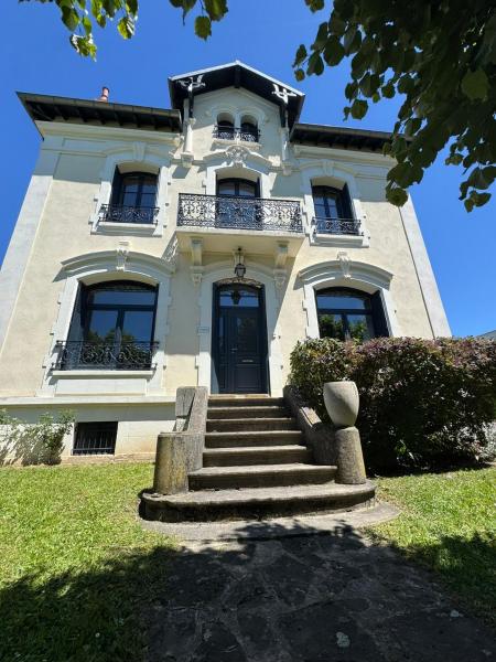 Villa des Troènes - centre ville - vue sur l\Allier avec Piscine, Забронировать  Отели Виши с бассейном, Бассейн