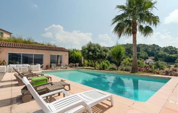 Villa Piscine Privée, Забронировать  Отели Приморских Альпы с парковкой, Парковка
