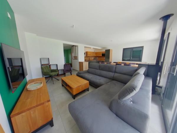 Maison confort aux Rousses, 12 pers, proche ski et lac - FR-1-834-6, Забронировать  Отели Jura Mountains с парковкой, Парковка