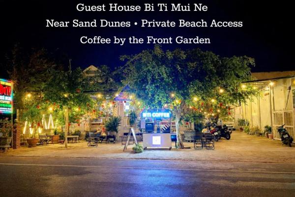 Bi Ti Guest House Mui Ne - Private Beach & Coffe, Забронировать  Отели Ấp Long Sơn с парковкой, Парковка
