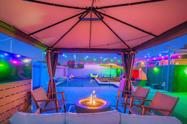 Minutes to Old Town & Stadium, Pool, Sauna, Gazebo, Hot Tub, Fire Pit, Sleeps 14, Забронировать  Скотсдейл Phoenix Metropolitan Area