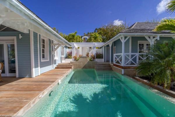 Luxurious Holiday Villa with Immersive Amenities, Забронировать  Густавия 