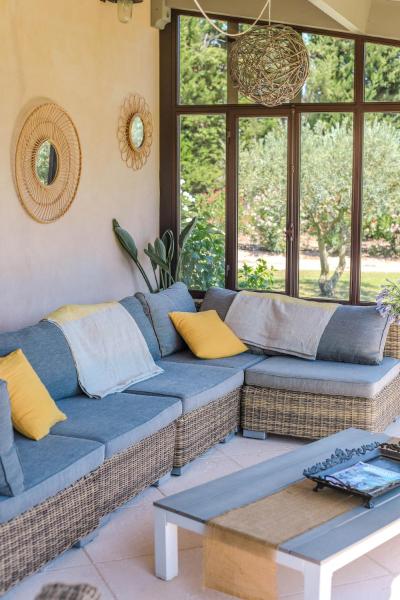 Villa les Oliviers, Забронировать  Отели Mont Ventoux с парковкой, Парковка