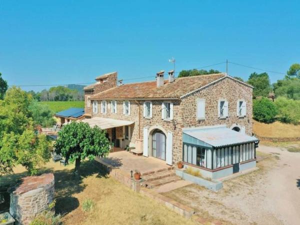 Villa in Le Luc with Pool & Vineyard Views, Забронировать  Отели Hautes-Alpes с парковкой, Парковка