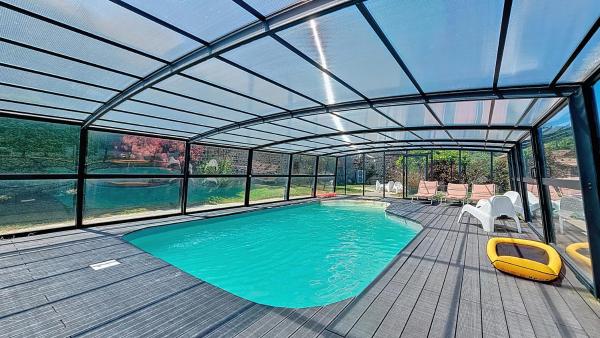 Les Gîtes de Combalat Piscine couverte à proximité de Peaugres, Забронировать  Félines Рона-Альпы