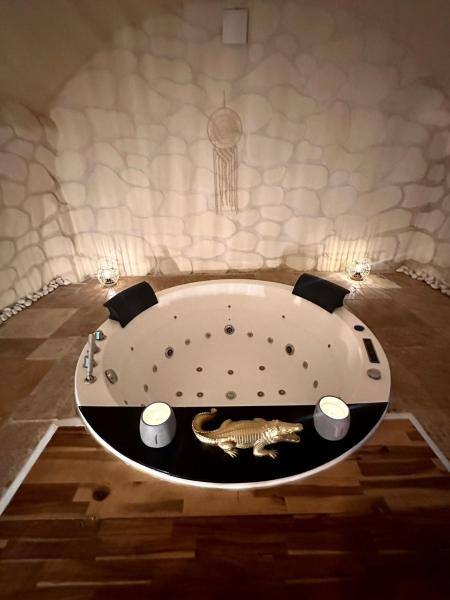 Loveroom&Spa Dreamroom, Забронировать  Турнон-сюр-Рон Hills of the Rhône