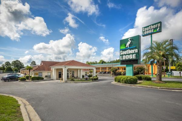 Southern Lodge - Orangeburg 601, Забронировать  Отели Оринджберг с парковкой, Парковка
