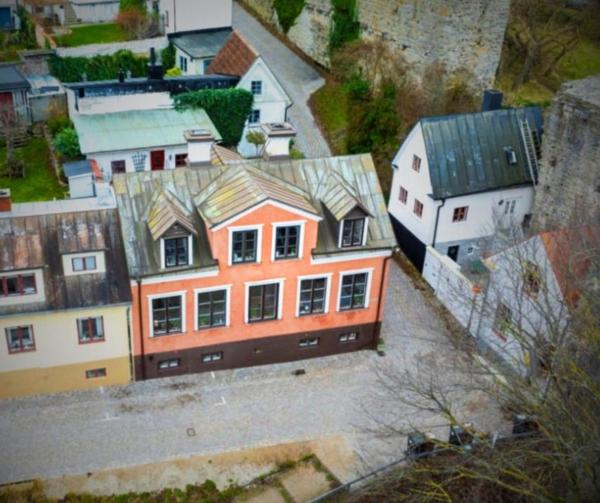 Rosa Huset - I hjärtat av Visby, Забронировать  Висбю Готланд