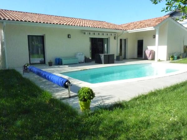 Villa avec piscine, Забронировать  Отели Англе с парковкой, Парковка