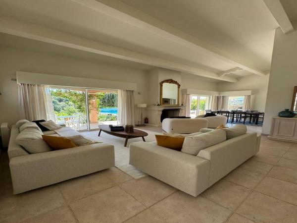 Villa Domaine 4 seasons Valbonne, Забронировать  Отели Приморских Альпы с парковкой, Парковка
