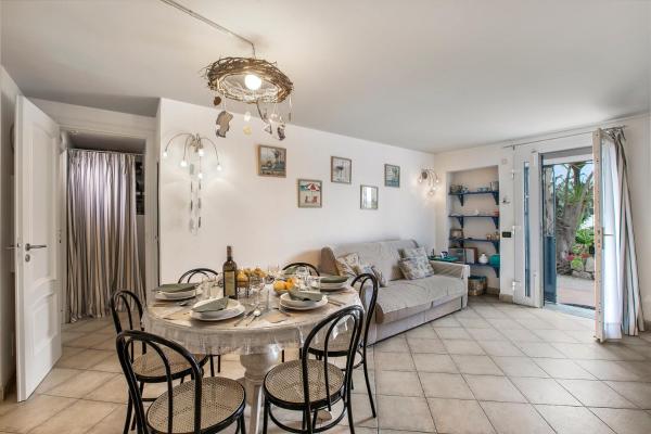Sea Breeze Garavan Apt Villa New York - Happy Rentals, Забронировать  Отели Great Alpine Road с парковкой, Парковка