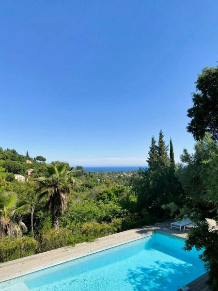 Sea View Villa In La Croix Valmer, Забронировать  Ла-Круа-Вальме Сен-Тропе залива