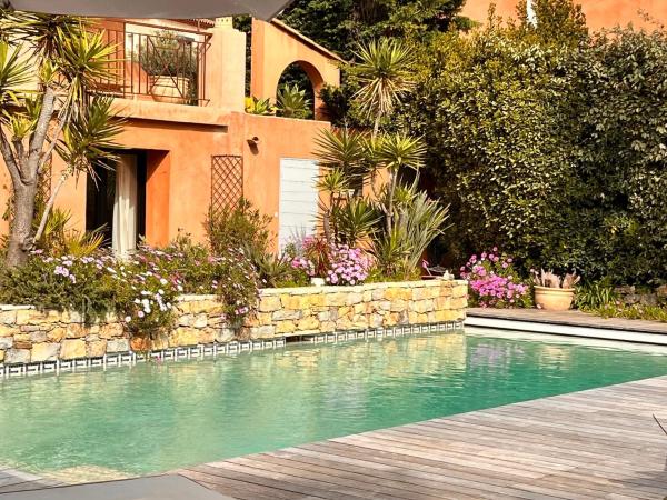 Villa spacieuse à Carqueiranne pour 10 pers, proche mer - FR-1-599-120, Забронировать  Отели Var coast с парковкой, Парковка