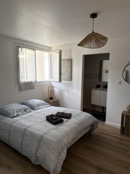 Studio privé en maison - Bordeaux Sud, Villenave d\Ornon - Tramway, Забронировать  Отели Вильнав-д'Орнон с парковкой, Парковка