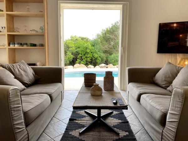 Villa Porto Vecchio, calme avec piscine, Забронировать  Отели South Corsica с парковкой, Парковка