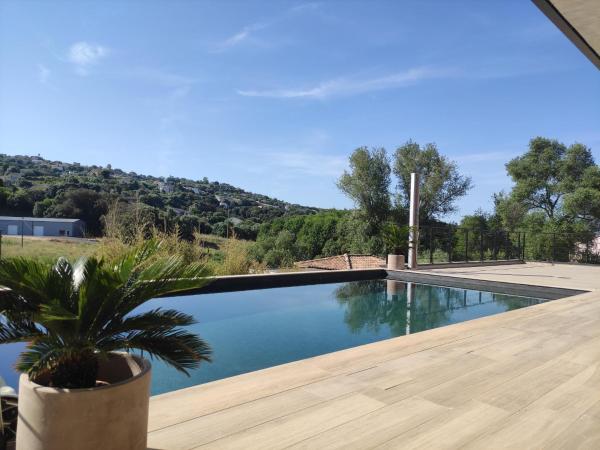 Villa avec piscine 6 personnes, Забронировать  Отели Gulf of Ajaccio с парковкой, Парковка