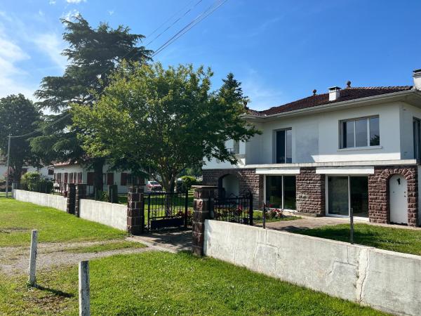 Ongi Etorri Chez les Ch\tis, Забронировать  Сен-Жан-ле-Вьё 