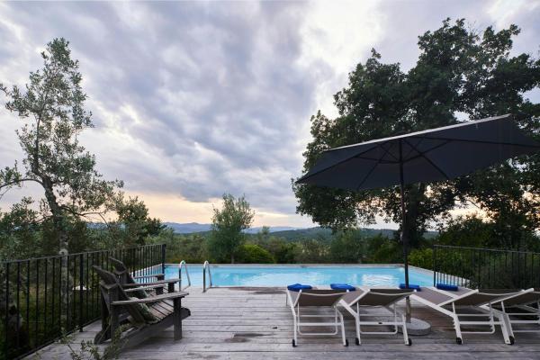 Frank Lloyd Wright-Inspired Villa In Tuscany, Забронировать  Отели Перджине-Вальдарно с бассейном, Бассейн