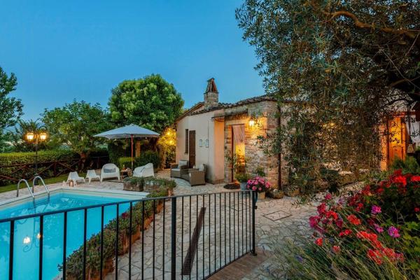Historic Village With Pool Near Todi, Забронировать  Тоди Умбрия