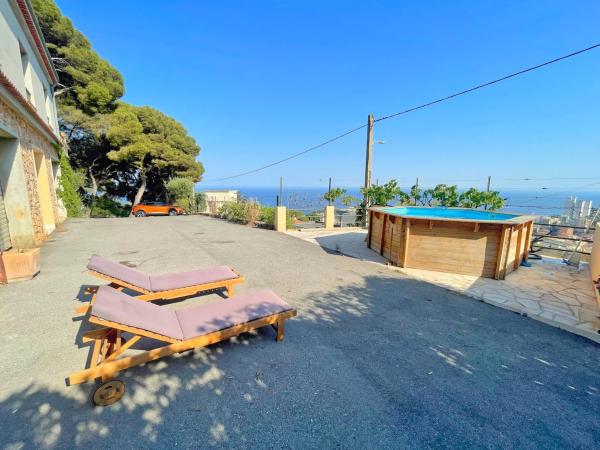 Panoramic View Villa Swimming Pool, Забронировать  Отели Монако и окрестностей с парковкой, Парковка