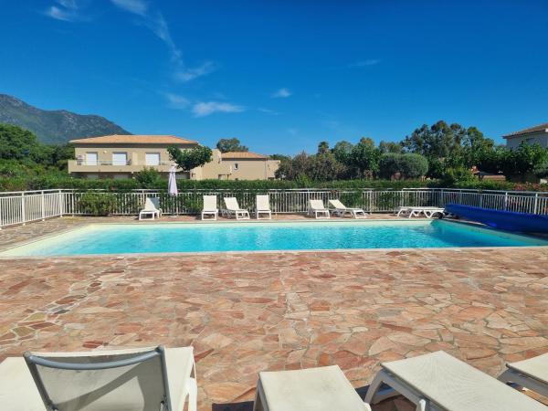 Mini Villa 200m de la plage, Забронировать  Отели Червионе с бассейном, Бассейн