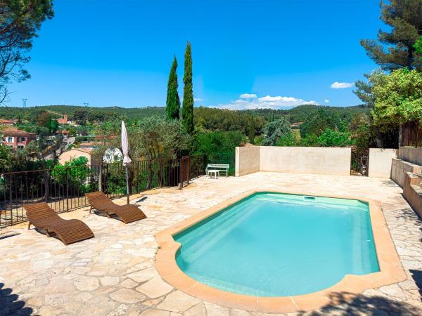 Chambres d\hôtes à 5mn du Circuit Paul Ricard et du village du Castellet et à 10mn des plages de Saint-Cyr-sur-mer, Bandol et Sanary, Забронировать  Отели Ле-Кастелле с бассейном, Бассейн