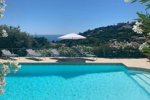 Provenzalische Villa l\Équilibre - mit Meerblick und privatem Pool by Riviera HomeLife, Забронировать  Отели Hautes-Alpes с парковкой, Парковка
