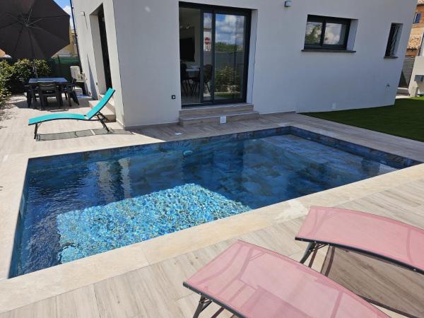Villa neuve avec piscine, Забронировать  Вовер Gard