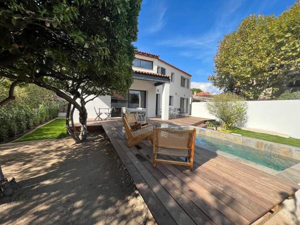 Magnifique Villa Piscine 3mn Plage Pointe Rouge, Забронировать  Отели Буш-дю-Рон с парковкой, Парковка