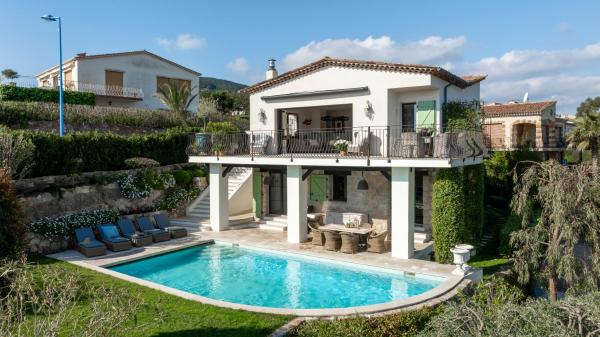 Riviera Mandelieu Villa, Забронировать  Отели Mimosa Road с парковкой, Парковка