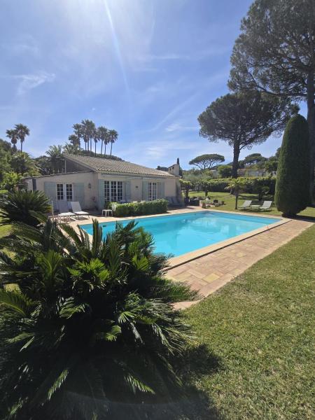 Charmante Villa à 400m de la Plage des Salins, Забронировать  Сен-Тропе Сен-Тропе залива