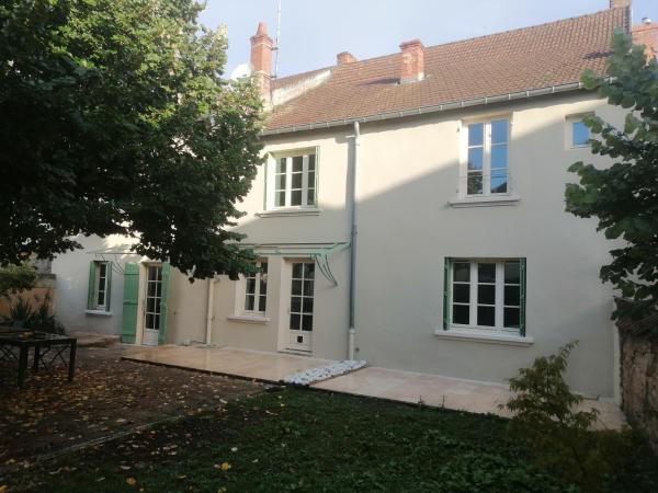 Chez Marine et Justine, Забронировать  Отели Saône-et-Loire с парковкой, Парковка