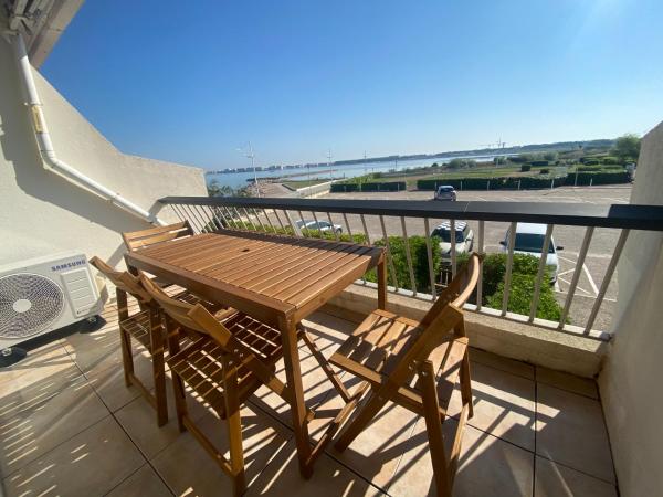 PORT CAMARGUE - BEL APPARTEMENT CLIMATISÉ AVEC VUE MER, TERRASSE PARKING - 4 PERSONNES, Забронировать  Отели Ле-Гро-дю-Руа с парковкой, Парковка