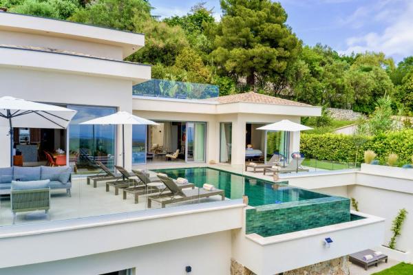 Villa Prestige et Vue Mer, Забронировать  Отели Приморских Альпы с парковкой, Парковка