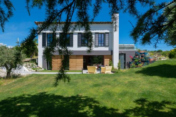 Sea View Villa In The Hills Of Nice, Забронировать  Ницца Приморские Альпы