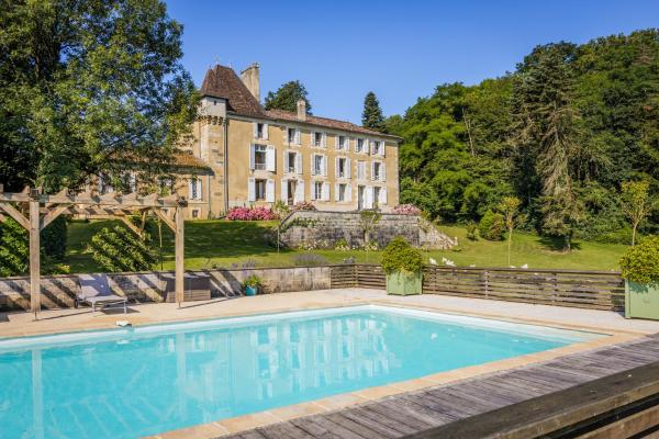 Chateau de la Guerinchie, beautiful 7 bedroom castle in the heart of the Dordogne, Забронировать  Тивье Green Perigord