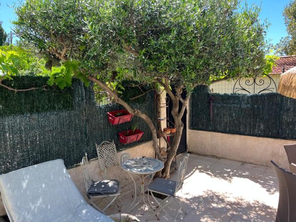 Villa Club PHŒNIX, Забронировать  Отели Bandol Wine Route с парковкой, Парковка