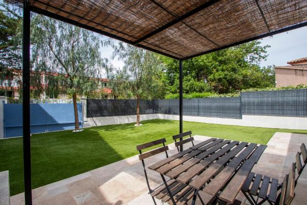 Villa rénovée au CAP BRUN, Забронировать  Отели Var coast с парковкой, Парковка