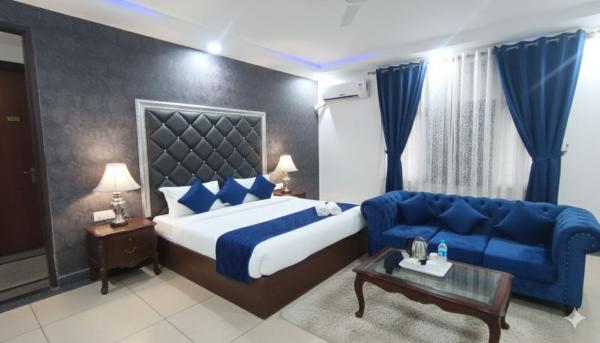 Hotel Marina A Family Hotel Near IGI Airport Delhi, Забронировать  Чанакяпери Нью-Дели