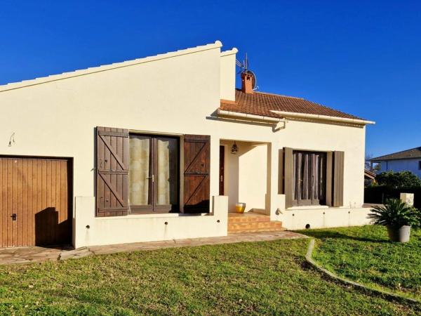 Villa à quelques pas de la plage, Забронировать  Отели Oriental Coast Corsica с парковкой, Парковка