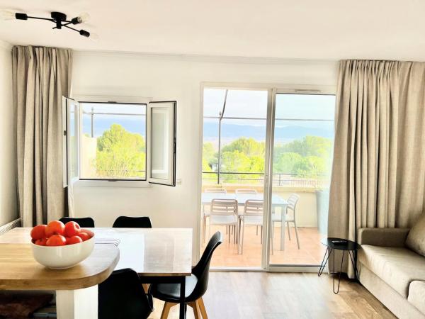 Village Pont Royal en Provence - maeva Home - Appartement climatisé 4 pièces 6 personnes - Sélection MAE-8791, Забронировать  Отели Буш-дю-Рон с парковкой, Парковка