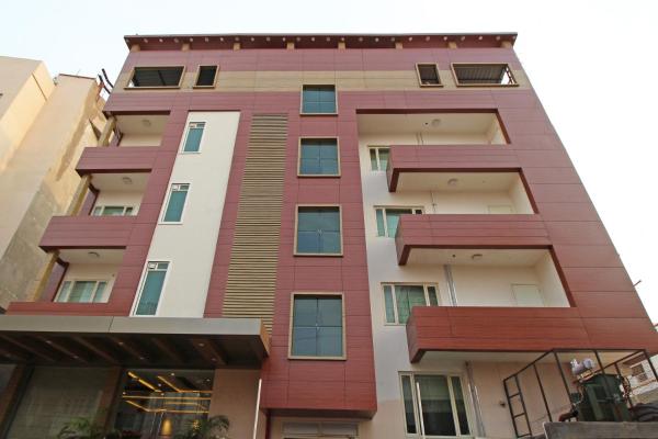 Capital O 4535 Hotel Uma Palace