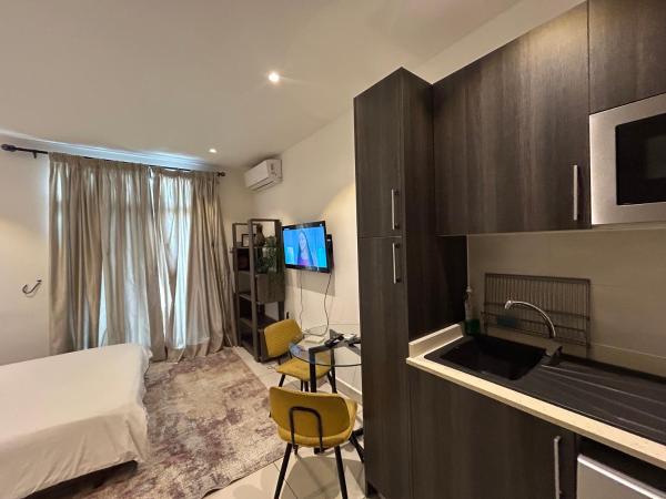 Cosy studio with a view, Забронировать  Отели Аккры с бассейном, Бассейн