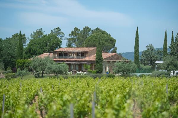 Villa le Mas - Vignoble - Piscine privé - Climatisation - 35min Saint Tropez, Забронировать  Отели Сен-Тропе залива с парковкой, Парковка