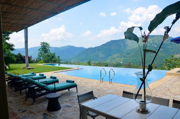 Villa en Club Campestre Mesa de Yeguas, Забронировать  Анапойма Кундинамарка