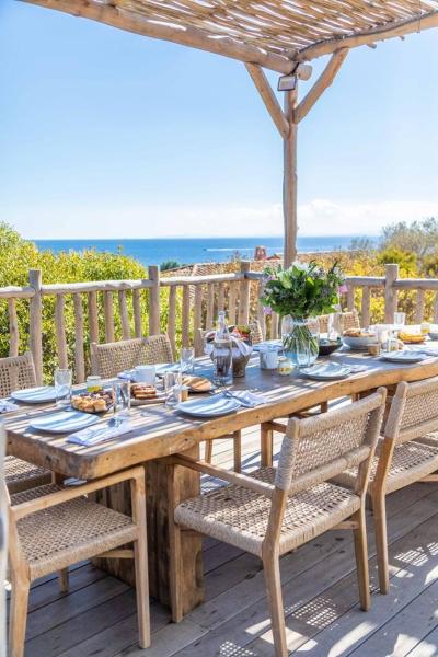 Villa Rocca Rossa vue exceptionnelle sur la mer, Забронировать  Отели South Corsica с парковкой, Парковка