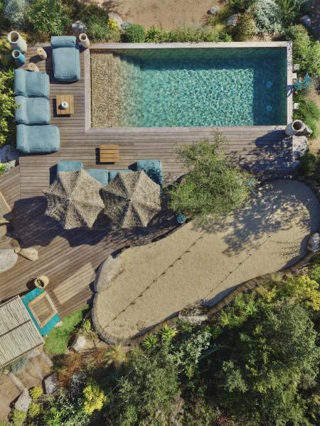 Bohemian Villa with Heated Pool near beach, Забронировать  Леччи Корсика